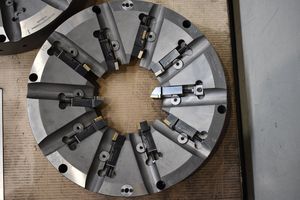 A picture of a whirling / peeling machine head