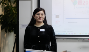 A lady doing a presentation